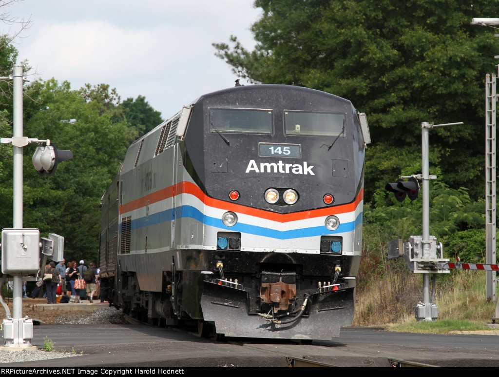 AMTK 145 stops to let passengers board train 80